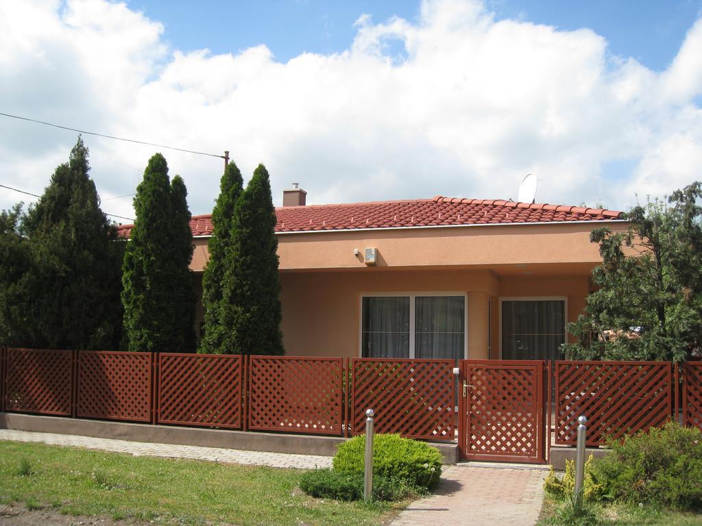 Bokreta Udulohaz Ξενοδοχείο Mezőkövesd Δωμάτιο φωτογραφία